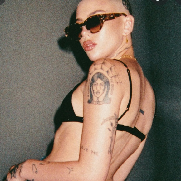 DEZI Charge It Tortoise Sunglasses - Picture 15 of 15